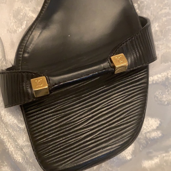 Louis Vuitton Epi Strappy Heels. Still in good shape - Picture 6 of 7